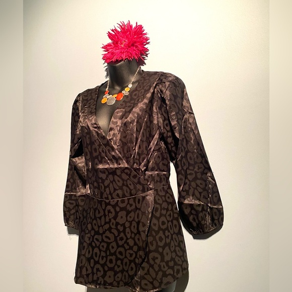 Jon & Anna Black Leopard Satin - Picture 4 of 10